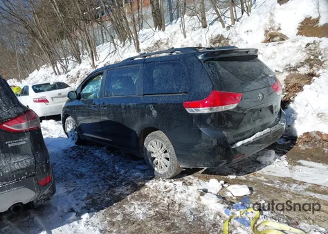 2013 Toyota Sienna Le 7 Passenger z USA, uszkodzony, nr VIN 5TDJK3DC3DS068882